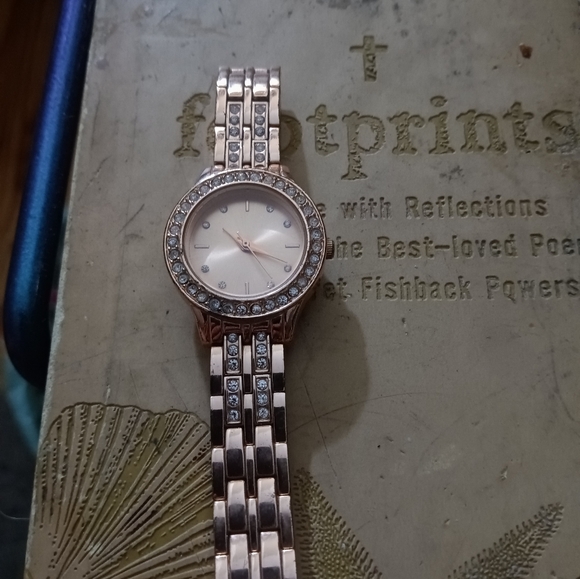 Copper colored watch - Picture 2 of 4